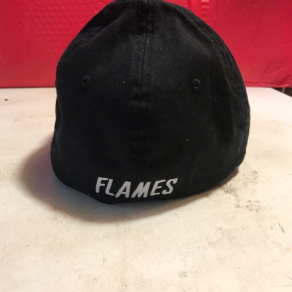Calgary Fames hat. - Picture 5 of 6